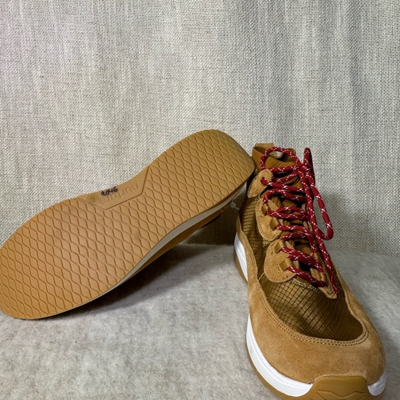 Tan high top, hiking boot - Picture 4 of 4